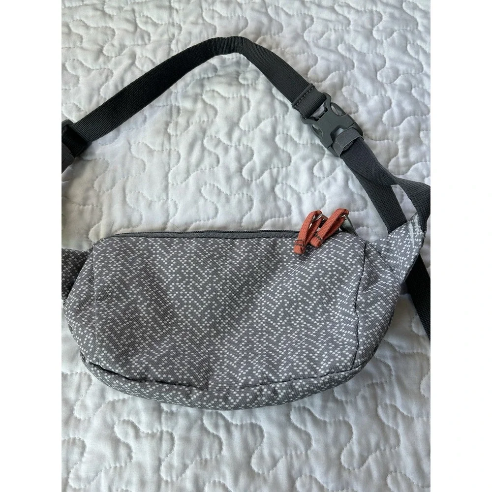 Chaco Waist‎ Fanny Pack Gray White